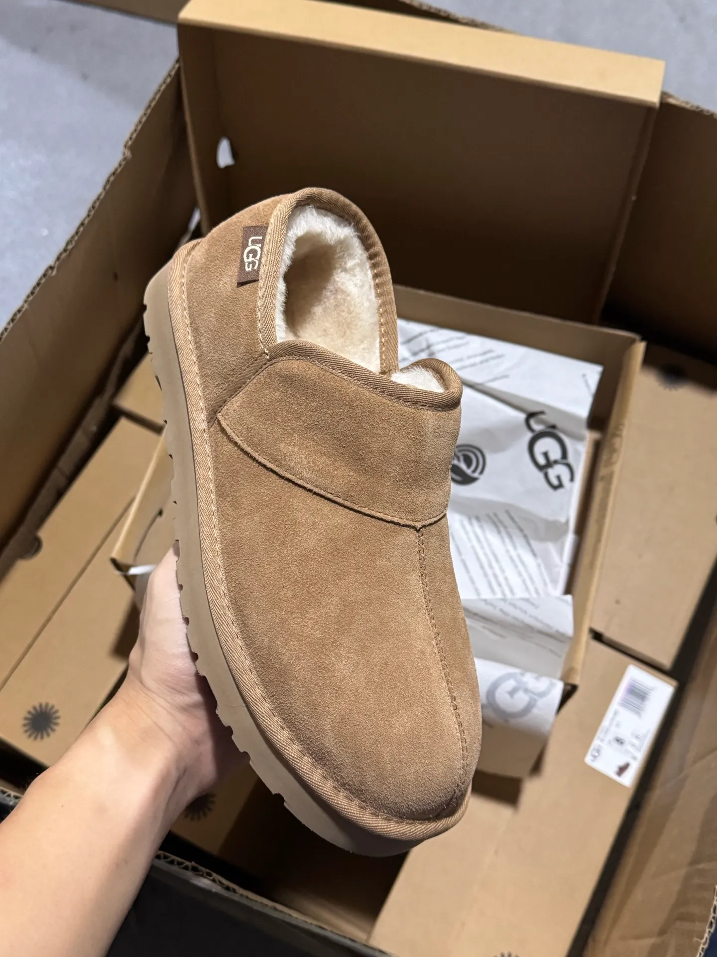 💰400 1138333 UGG casual slip-on shoes. Official men's casual slip-on slip-ons. Sheepskin lining. Soft, breathable, lightweight and non-slip. Suitable for any occasion! Size: 39 40 41 42 43 44 45